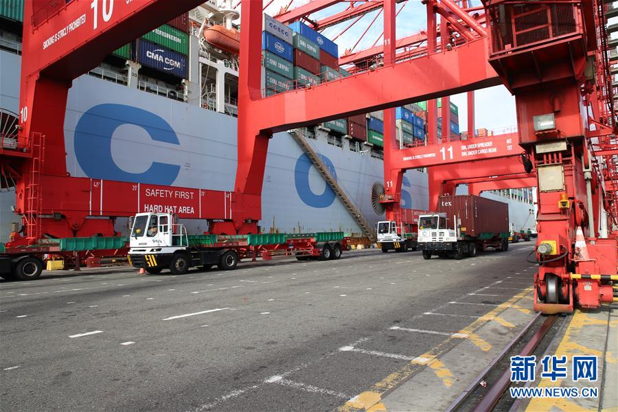 （國際&middot;圖文互動(dòng)）（2）&ldquo;一帶一路&rdquo;乘長風(fēng)　時(shí)隔四年又重逢&mdash;&mdash;記&ldquo;中遠(yuǎn)荷蘭&rdquo;號(hào)再次停靠科倫坡港