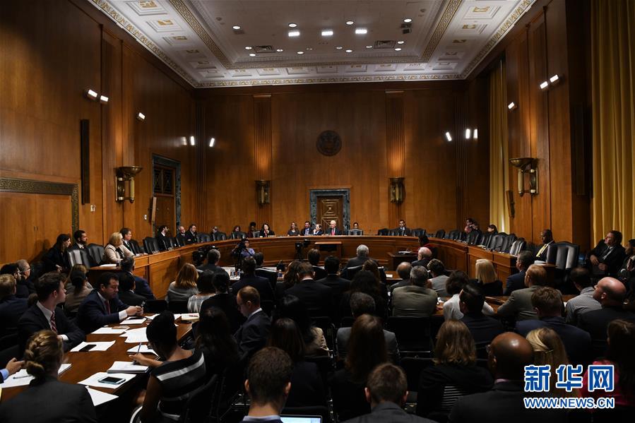 (XHDW·圖文互動)(1)特寫:關(guān)稅陰云下美汽車行業(yè)憂心忡忡