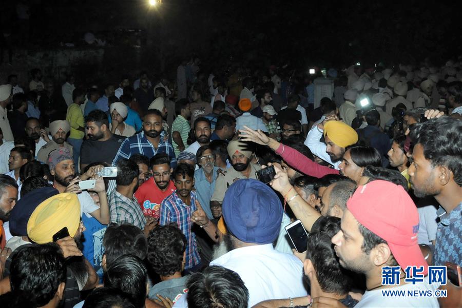 （國(guó)際）（1）印度發(fā)生列車撞人事故　造成至少50人喪生