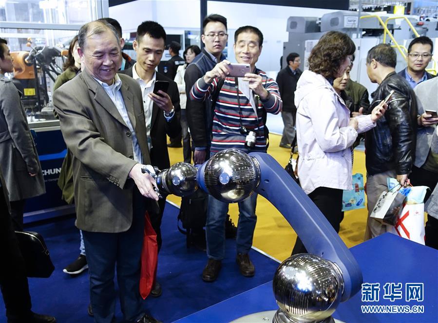 (新華全媒頭條·聚焦進(jìn)口博覽會·圖文互動(dòng))(6)在開放中匯聚強(qiáng)勁動(dòng)能——從首屆進(jìn)博會觀察全球創(chuàng)新發(fā)展走向