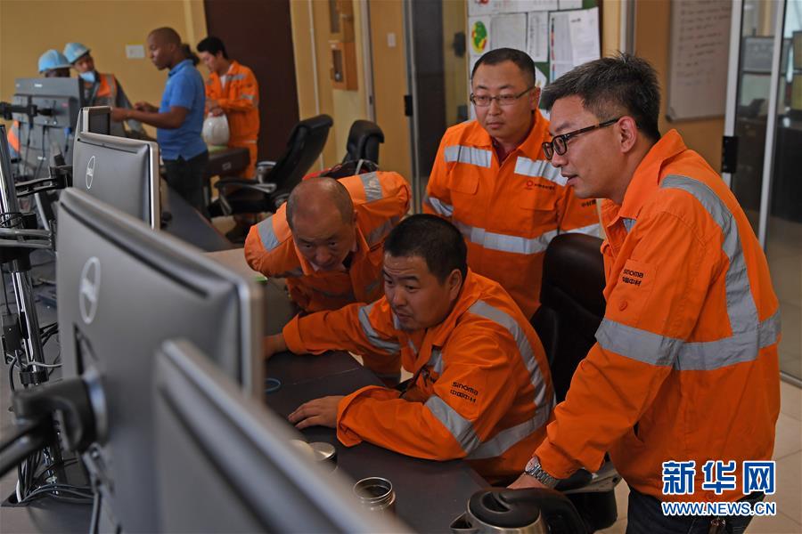 (國際·圖文互動(dòng))(2)通訊:春節(jié):在異國他鄉(xiāng)堅(jiān)守崗位——探訪南非中企施工現(xiàn)場(chǎng)