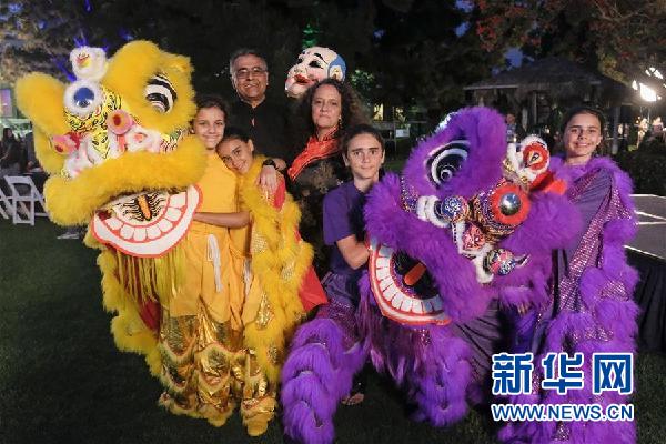 （國(guó)際&middot;圖文互動(dòng)）（3）通訊：瞧這一家子舞獅的美國(guó)人