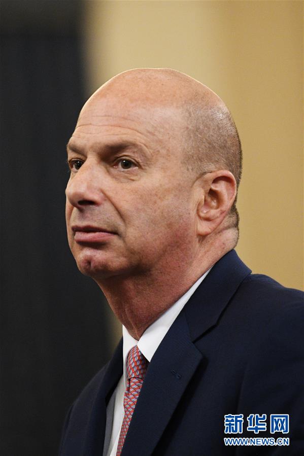 （國際）（2）特朗普彈劾調(diào)查重要證人到國會作證引關注