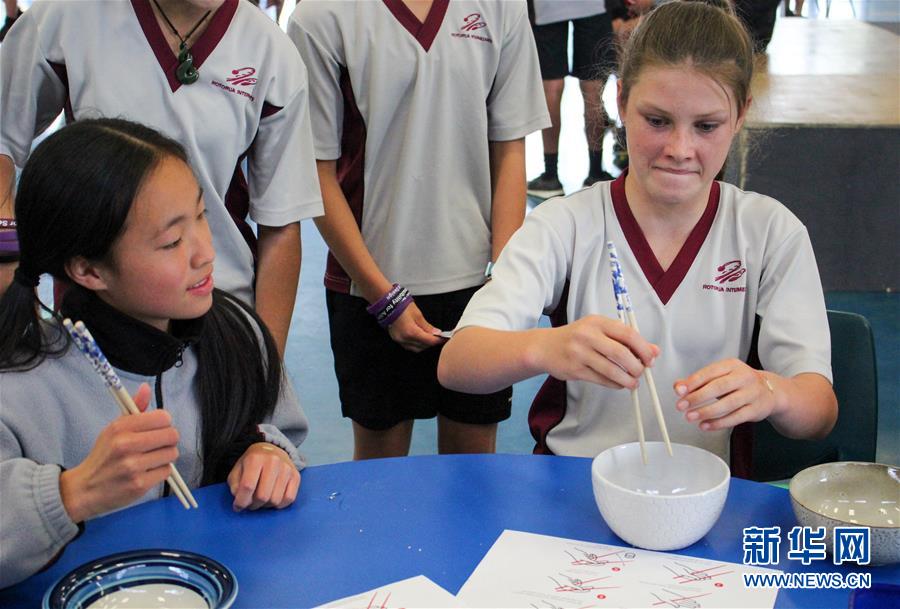 （國(guó)際&middot;圖文互動(dòng)）（4）通訊：&ldquo;Kia Ora，都來(lái)吧，漢語(yǔ)學(xué)習(xí)發(fā)了芽&rdquo;&mdash;&mdash;新西蘭羅托魯阿初級(jí)中學(xué)中文助教的夢(mèng)想