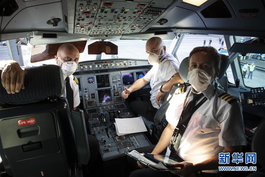 （圖文互動(dòng)&middot;國際疫情）（3）通訊：3.8萬公里的航程　跨越大洋的情誼&mdash;&mdash;記阿根廷從中國運(yùn)載防疫物資