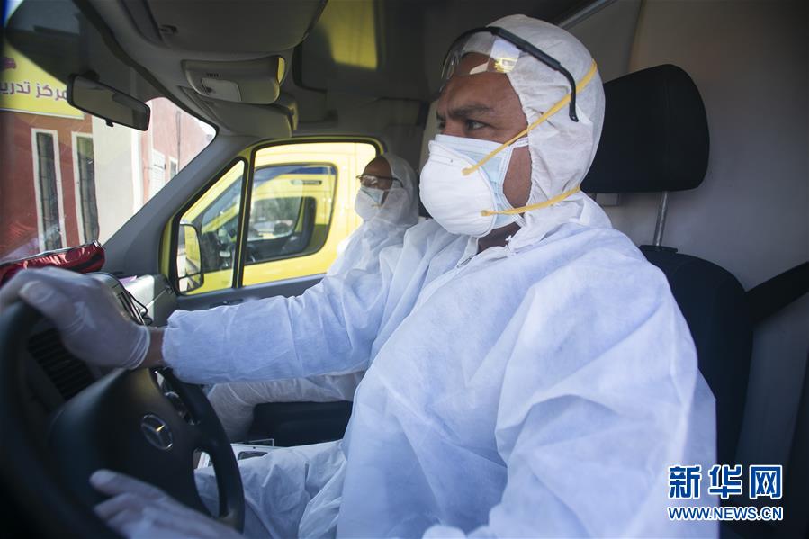 (國際疫情·圖文互動)(10)通訊:埃及救護(hù)車?yán)锏?ldquo;逆行者”