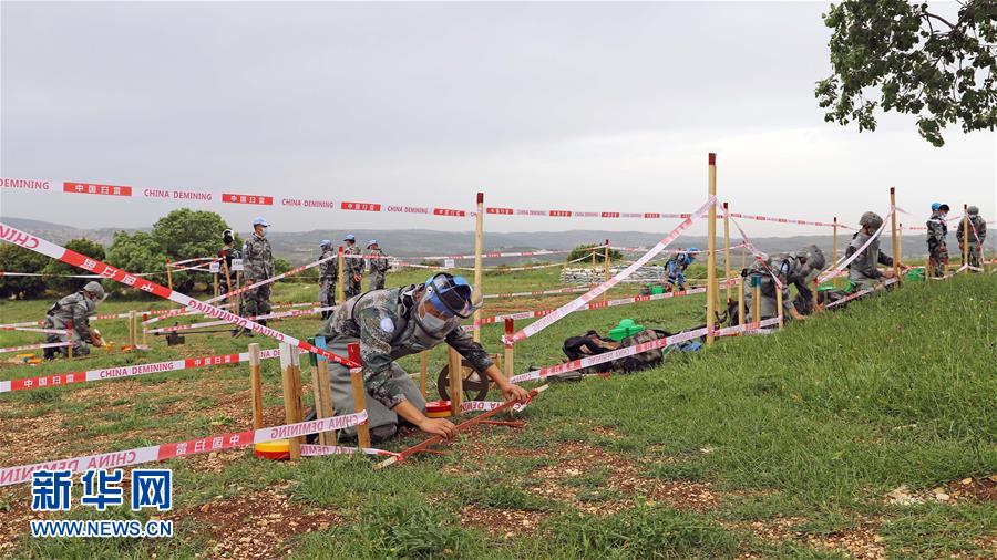 （國際&middot;圖文互動）（3）通訊：&ldquo;中國式掃雷精準(zhǔn)且高效&rdquo;&mdash;&mdash;記聯(lián)黎官員視察中國維和官兵&ldquo;藍線&rdquo;掃雷訓(xùn)練