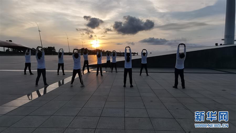 （國(guó)際疫情&middot;圖文互動(dòng)）（7）中國(guó)醫(yī)療專家組為赤道幾內(nèi)亞抗疫帶來&ldquo;希望之光&rdquo;