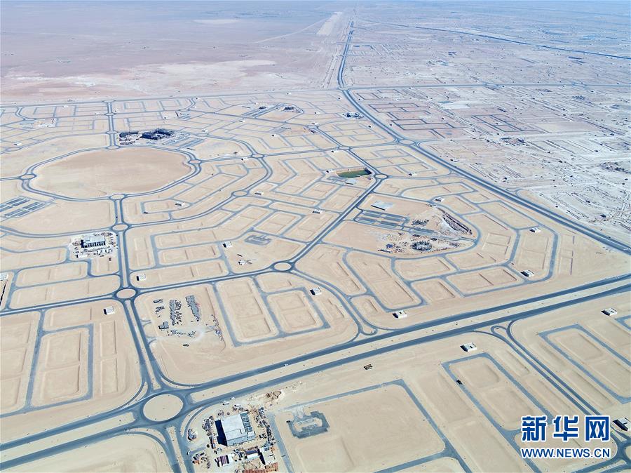 （國際疫情&middot;圖文互動(dòng)）（5）通訊：防疫、生產(chǎn)兩不誤，沙漠現(xiàn)&ldquo;棋盤&rdquo;&mdash;&mdash;記中企承建科威特住房基建項(xiàng)目