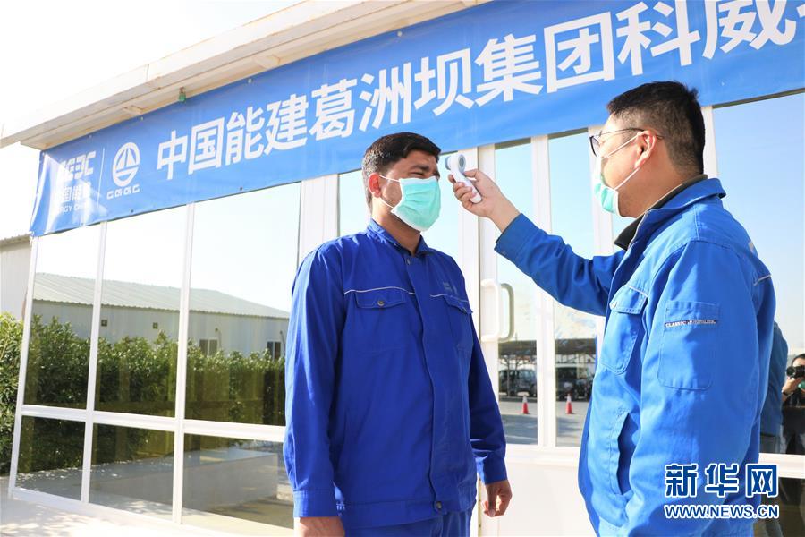 （國際疫情&middot;圖文互動(dòng)）（6）通訊：防疫、生產(chǎn)兩不誤，沙漠現(xiàn)&ldquo;棋盤&rdquo;&mdash;&mdash;記中企承建科威特住房基建項(xiàng)目