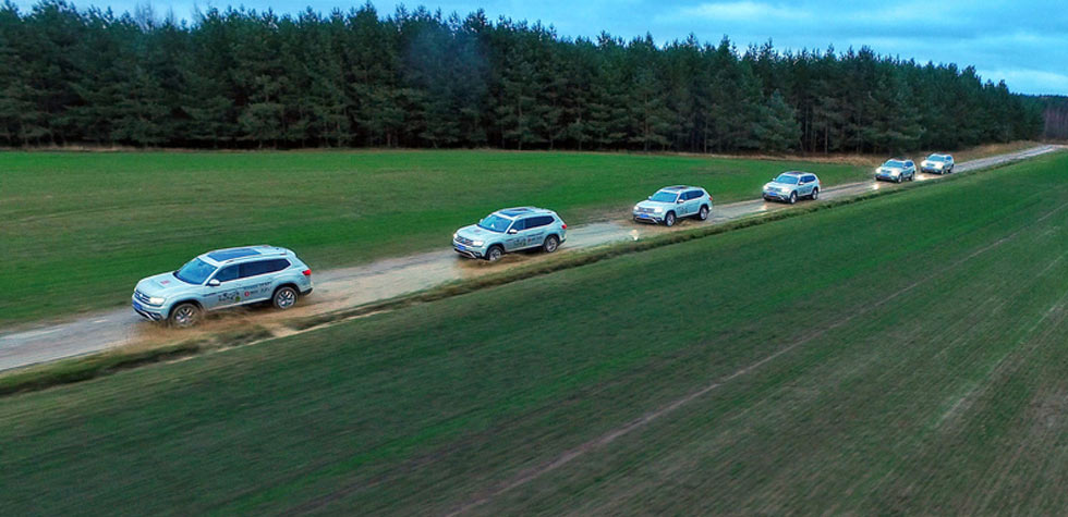 &ldquo;一帶一路 昂揚(yáng)在途&rdquo;車隊(duì)走進(jìn)拉脫維亞