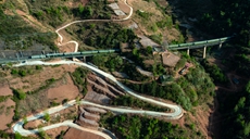 新華全媒+｜高鐵時(shí)代，大涼山鐵軌上流淌&ldquo;慢幸福&rdquo;