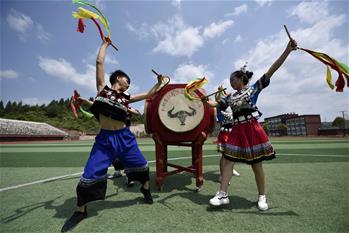 苗族&ldquo;花鼓舞&rdquo;進(jìn)校園